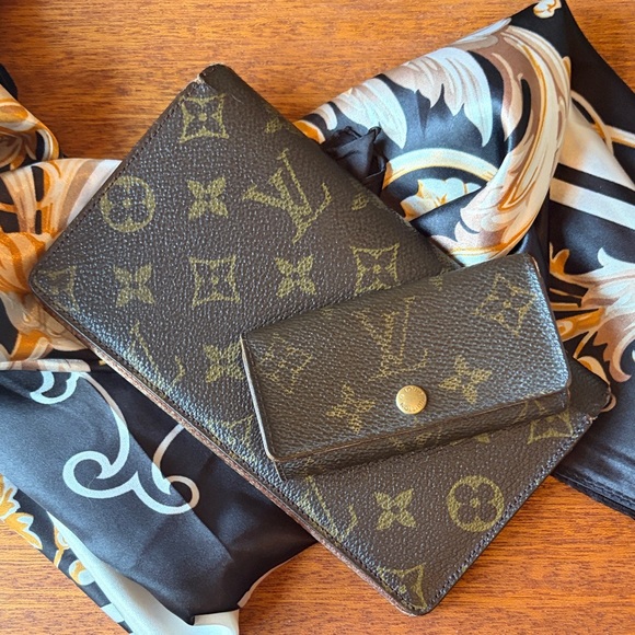 Louis Vuitton Monogram Wallet and Key Holder Set- Authentic - Picture 2 of 15